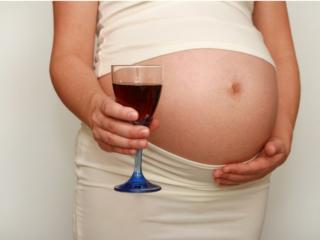 Gravidanza: rischio di parto prematuro per chi beve alcol
