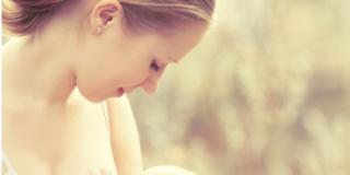 L’allattamento al seno rende i bimbi più intelligenti?