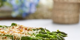Asparagi al forno gratinati
