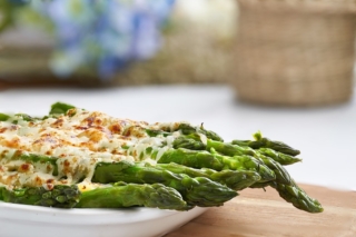 Asparagi al forno gratinati