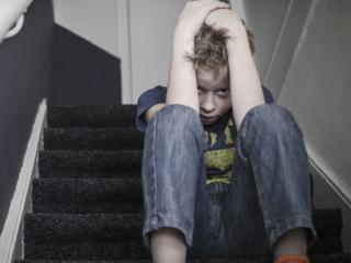 È allarme: autolesionismo per 150 mila adolescenti 