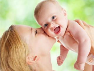 Il primo sorriso del bebè? Compare a soli 2 mesi di vita