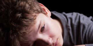 Depressione adolescenza: meno a rischio se altruisti