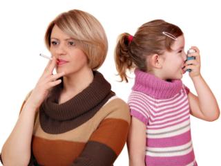 Problemi respiratori: 1 volta su 5 è colpa del fumo passivo 