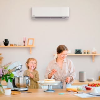 Il nuovo Panasonic Etherea ZKE sfrutta la tecnologia nanoe™ X Mark 3 basata sui benefici dei radicali ossidrilici. Questi inibiscono cinque tipi di inquinanti tra cui muffe, allergeni e pollini. Inoltre, deodorano l’ambiente. Il nuovo Panasonic Etherea ZKE sfrutta la tecnologia nanoe™ X Mark 3 basata sui benefici dei radicali ossidrilici. Questi inibiscono cinque tipi di inquinanti tra cui muffe, allergeni e pollini. Inoltre, deodorano l’ambiente.