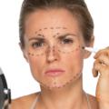 Chirurgia estetica: figlie contro madri nella guerra del ritocco