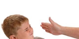 Educazione: le sculacciate ai bambini sono inutili, se non dannose