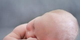 Sonno del neonato interrotto? La colpa è dell’evoluzione