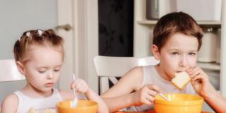Alimentazione bambini: troppe vitamine?