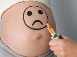 Mamme fumatrici o in sovrappeso? Il rischio è bambini obesi 