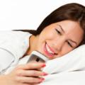 Usare troppo cellulare e tablet non provoca insonnia