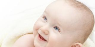 Linguaggio: parlare al bebè in più lingue migliora la sua intelligenza?