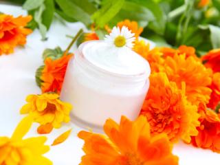Cosmetici naturali: pochi ingredienti e più sicurezza per la pelle