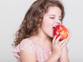 Una campagna nelle scuole per avvicinare i bambini alla mela