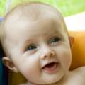 Quando iniziano a parlare i bambini? Dipende da un gene!