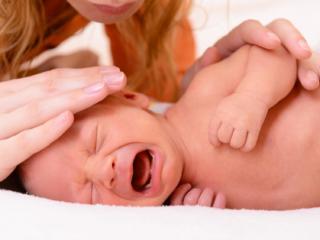 Pianto del bebè: l’importanza di rispondere