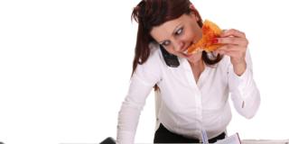 Obesità: più a rischio chi pranza in ufficio 