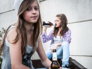 Alcol e adolescenti: è boom di sbornie