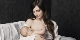 Il latte materno rinforza e rilassa il bebè