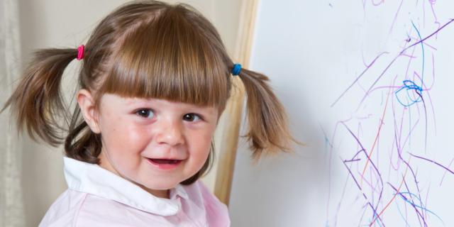 Il bimbo e il significato dei suoi disegni bimbi sani e belli Bambini piccoli bellissimi