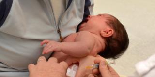 Vaccino epatite B nel neonato solo se la mamma è portatrice del virus