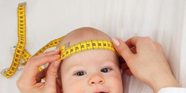 Visita del neonato dal pediatra – 10° mese Visita del neonato dal pediatra – 10° mese