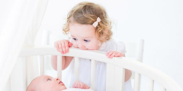 Il bimbo è geloso del fratellino