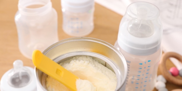 Come preparare il biberon: tutti gli step