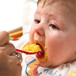 Il bambino distingue sapori durante lo svezzamento