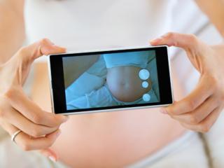 Un selfie per scoprire il sesso del bambino