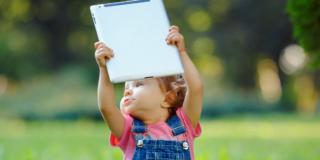 Bambino: da Ipad e smartphone danni allo sviluppo del cervello?