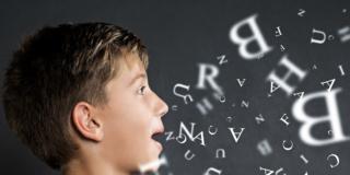 Sviluppo del linguaggio: un aiuto dalle voci conosciute