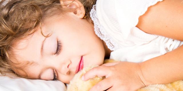Sudorazione notturna davvero eccessiva in una bimba di 21 mesi: cosa potrebbe essere?