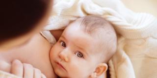 L’allattamento al seno aumenta l’intelligenza dei bambini?