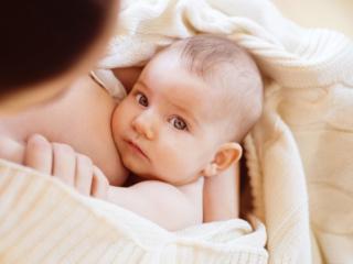 L’allattamento al seno aumenta l’intelligenza dei bambini?
