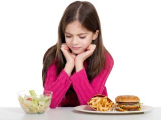 Anoressia sintomi: attenzione già nelle bambine