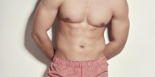 Tumore ai testicoli: l’importanza dell’autopalpazione anche da giovani