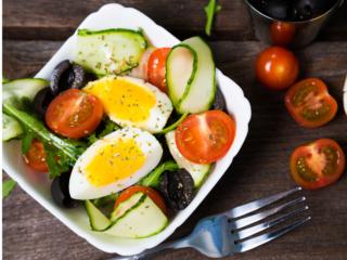Uova e insalata, binomio vincente per la nostra salute