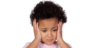 Mal di testa: a rischio anche i bambini. Cause e rimedi
