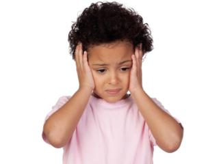 Mal di testa: a rischio anche i bambini. Cause e rimedi