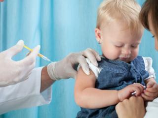 Vaccino contro il morbillo? L’ago batte lo spray