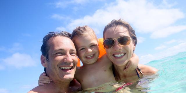 Come evitare di prendere le infezioni in piscina e al mare