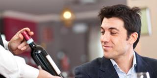 Alcol, problemi per il bebè anche se a bere è il futuro papà?