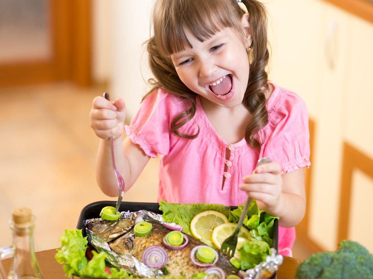 I bambini italiani mangiano ancora troppo poco pesce Bimbi Sani e Belli