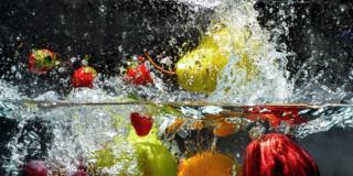 Ecco come eliminare i pesticidi da frutta e verdura