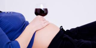 L’alcol in gravidanza è un rischio per lo sviluppo del feto
