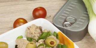 In Italia l’alimentazione è poco green: troppe scatolette!