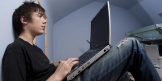 Web: adolescenti sempre più schermodipendenti