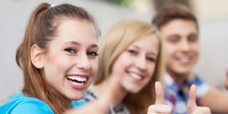 Adolescenti più felici oggi di ieri. Ma gli adulti…