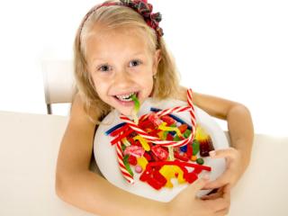 Bambini obesi: si curano con la dieta sugar free